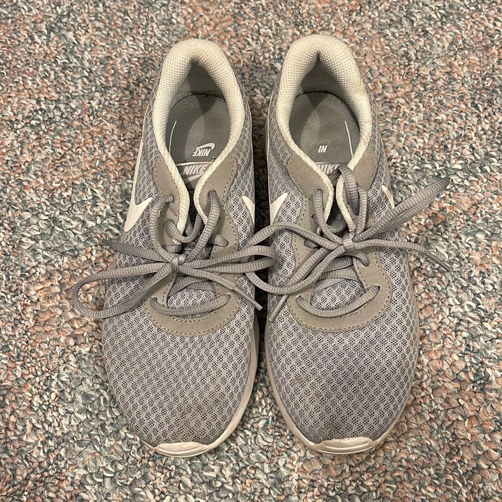 Nike tennis shoes. Size 7